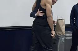 开云官方app入口-雷霆队遗憾出局，球员泪洒赛场告别