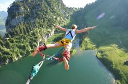 开云体育中国-三笘薰，巴黎雨夜中，唯一不湿的舞者