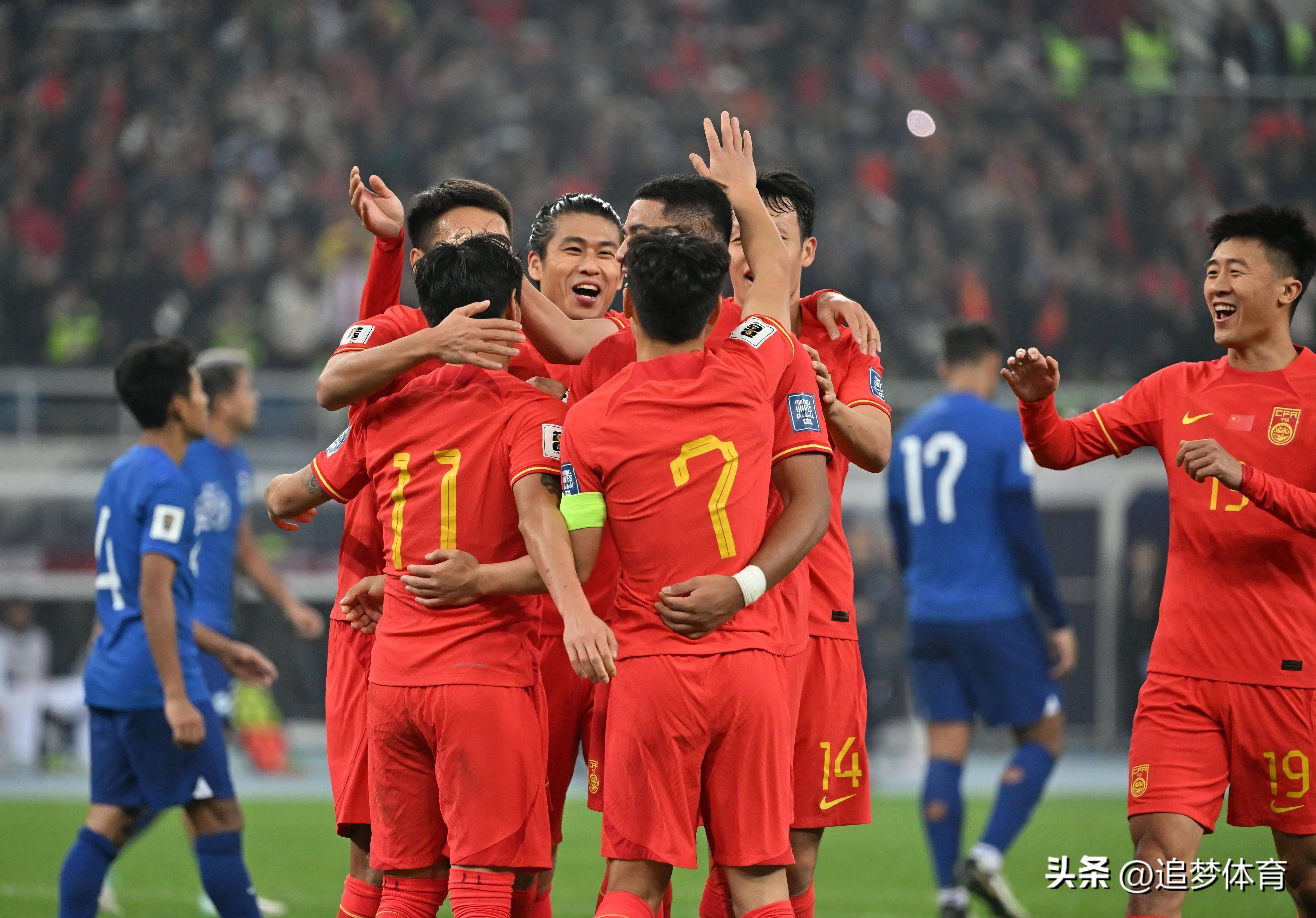 关于足球比赛最新消息：强队碾压对手取胜的信息