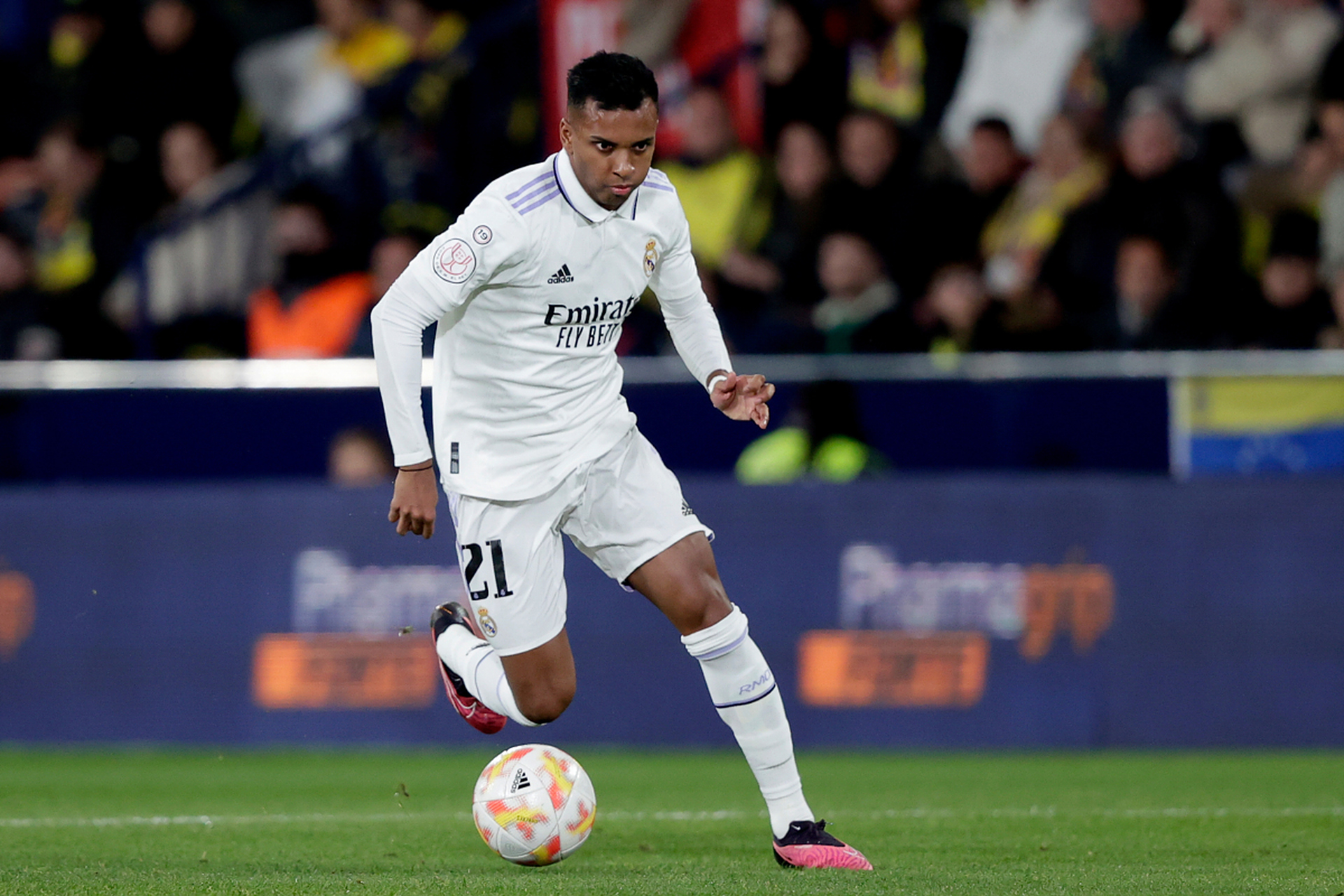 巴塞罗那战平比利亚雷亚尔，暂居联赛领头羊的简单介绍