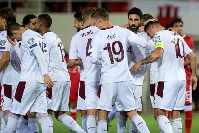 包含西班牙客场作战，成功战胜希腊，晋级欧预赛强的词条