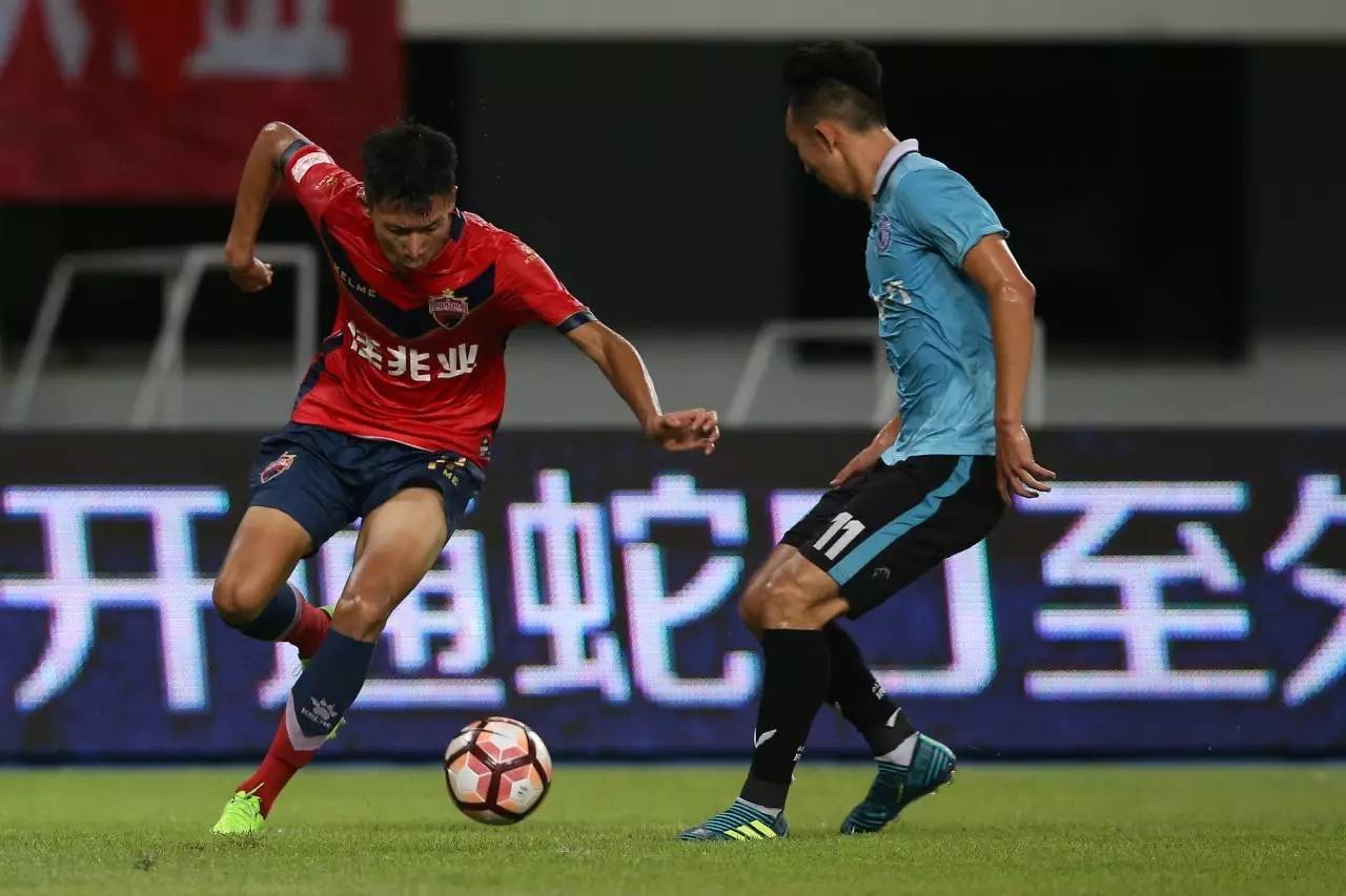 包含深圳佳兆业队员在比赛中展现出出色技术的词条 包含深圳佳兆业队员在比赛中展现出出色技术的词条