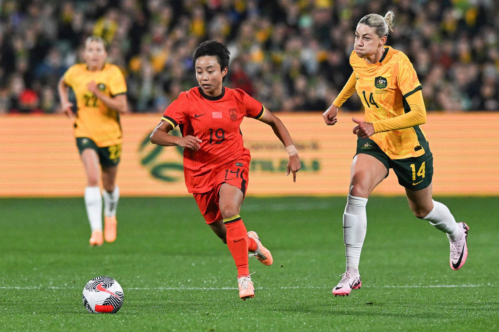 国际女足赛事精彩纷呈,吸引众多球迷关注 国际女足赛事精彩纷呈,吸引众多球迷关注