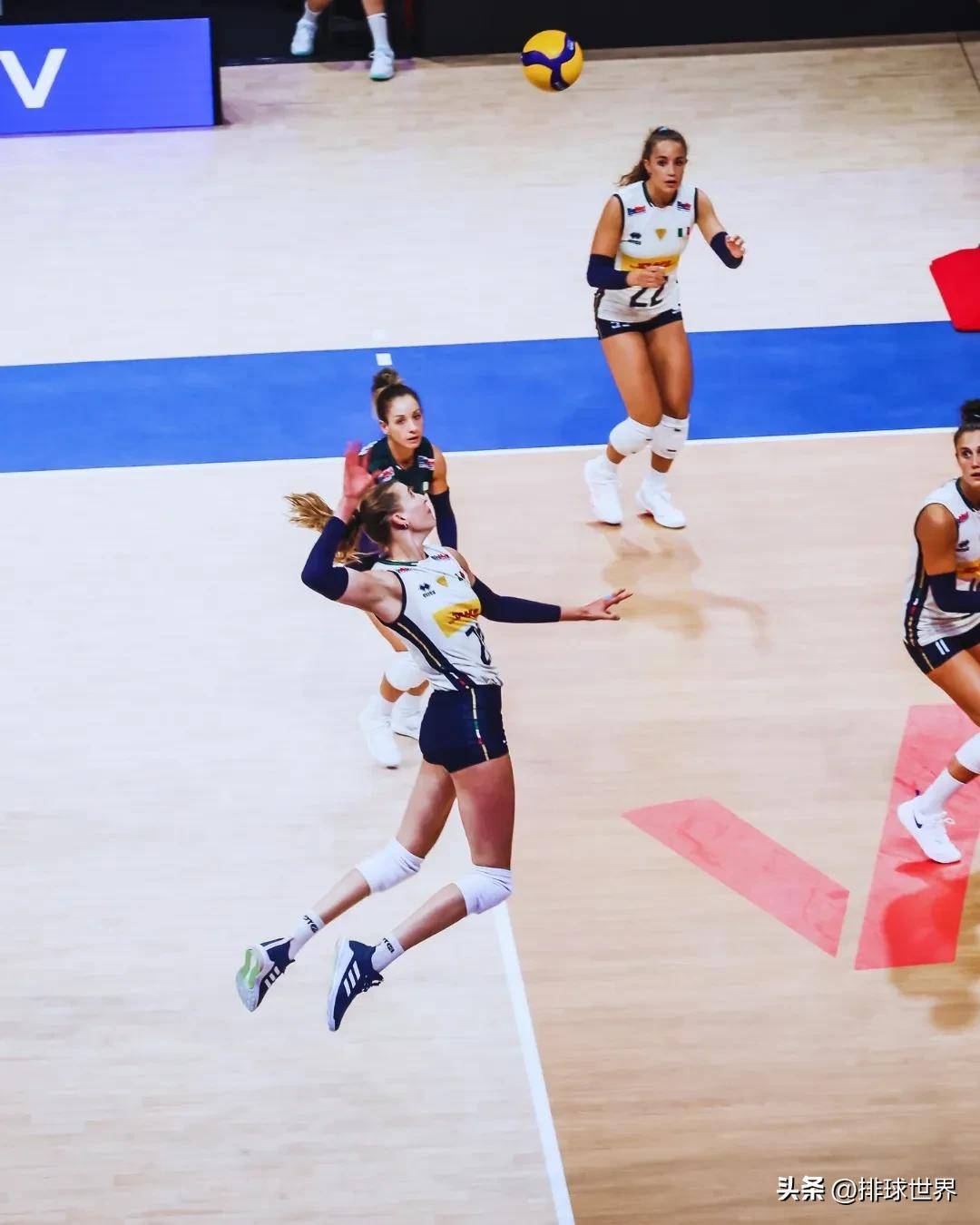 包含冠军气息浓厚，球队备战备受关注的词条