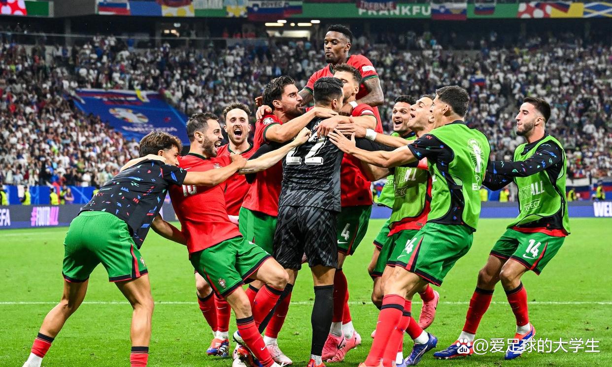 足球赛事掀起热议,球迷翘首期待 足球赛事掀起热议,球迷翘首期待