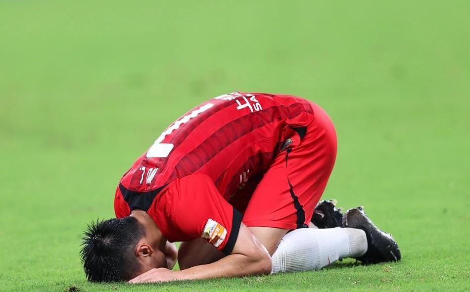 包含联赛冠军之争再度升温,竞争激烈的词条 包含联赛冠军之争再度升温,竞争激烈的词条