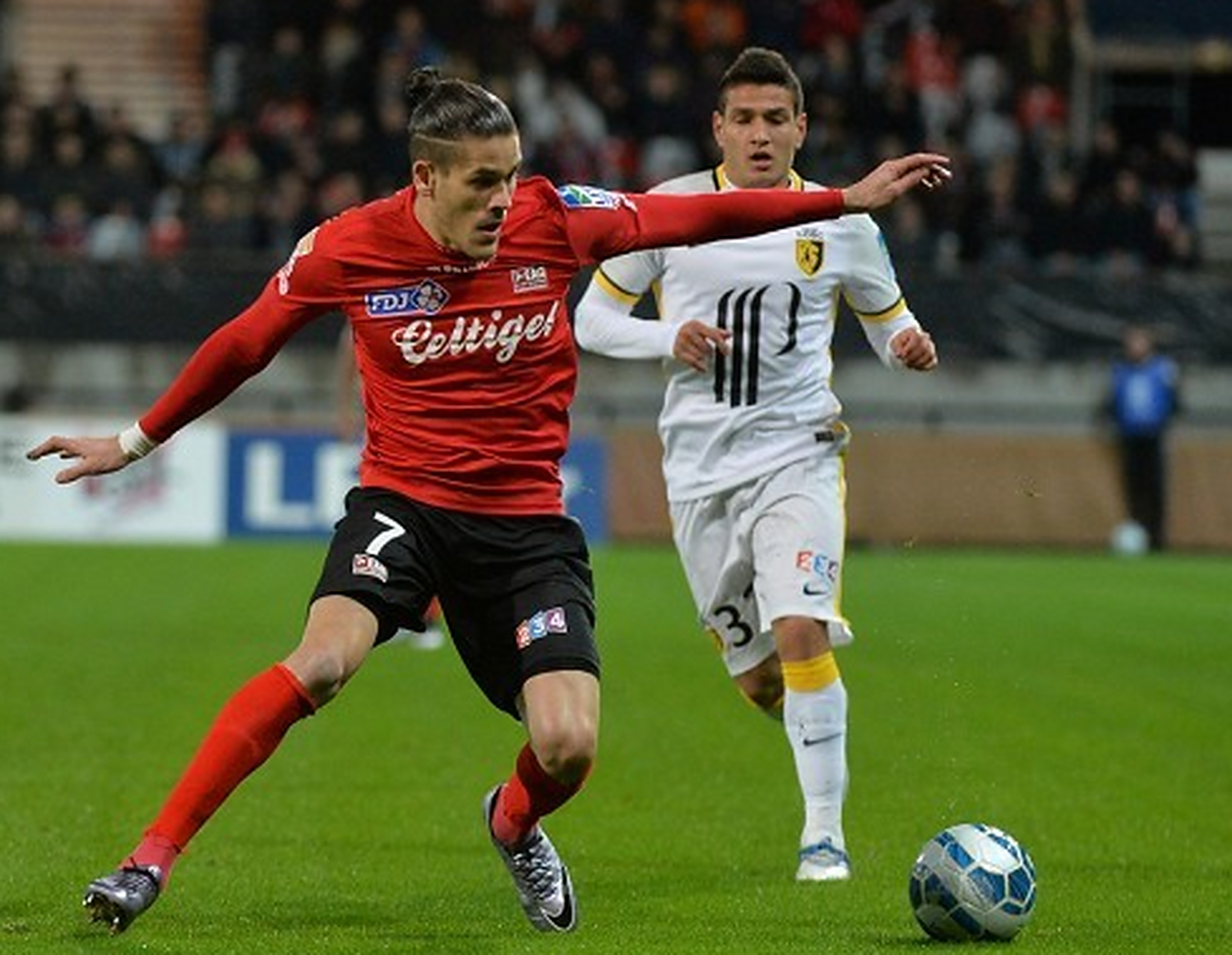 瓦朗谢纳队客场大胜,取得珍贵三分提升排名的简单介绍 瓦朗谢纳队客场大胜,取得珍贵三分提升排名的简单介绍