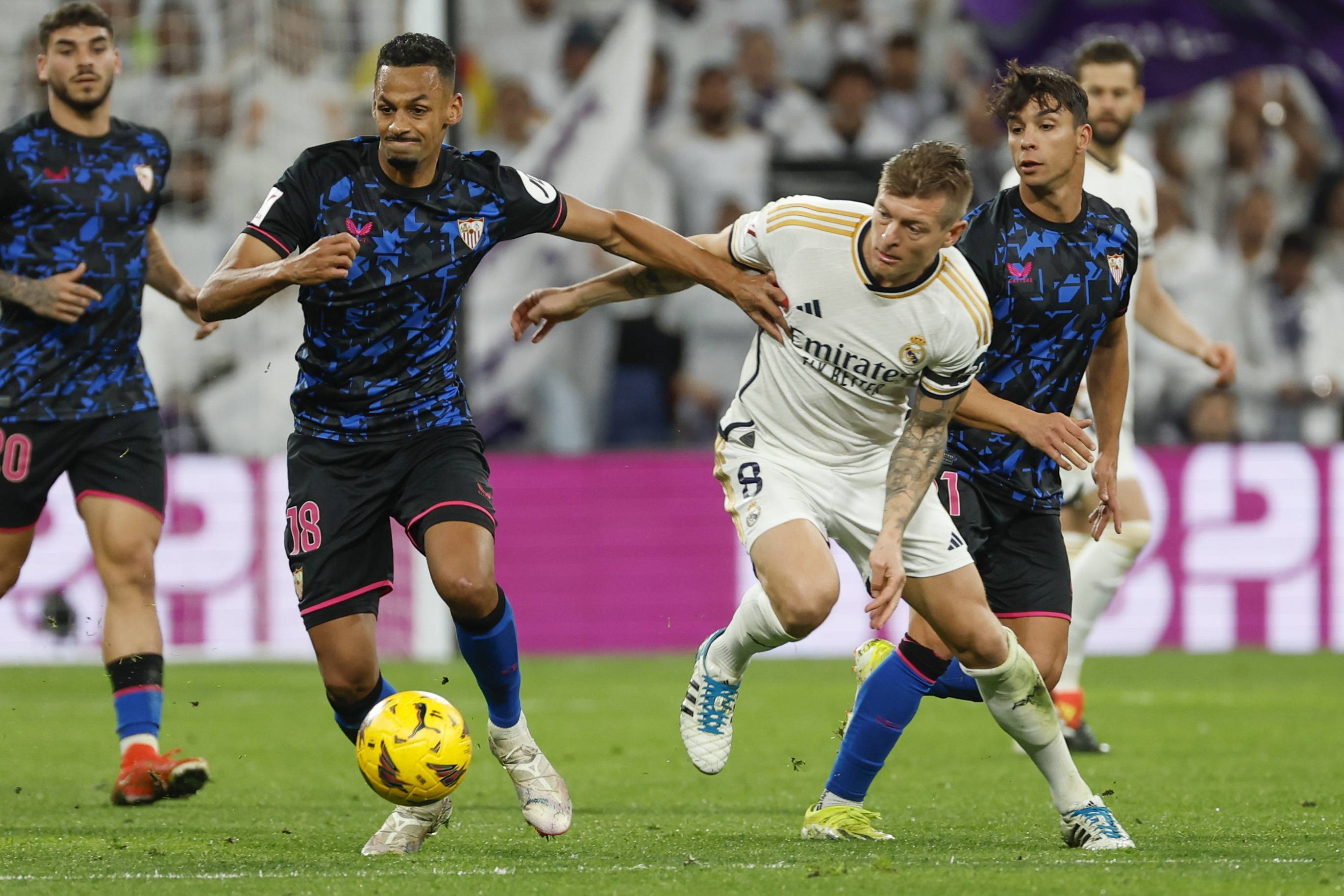 塞尔维亚队取胜晋级,将出征欧洲杯 塞尔维亚队取胜晋级,将出征欧洲杯