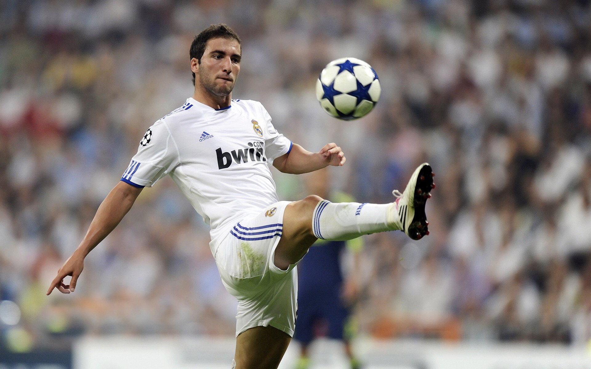 绿茵场上的唯一性,阿根廷战术终结阿尔及利亚神话,C罗进攻端演绎无人可挡的传奇