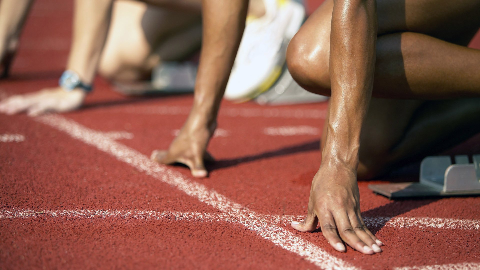 欧冠淘汰赛之夜，莱万末节接管比赛，诠释何为超级巨星时刻